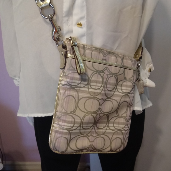 Coach Handbags - COACH CROSSBODY PURSE